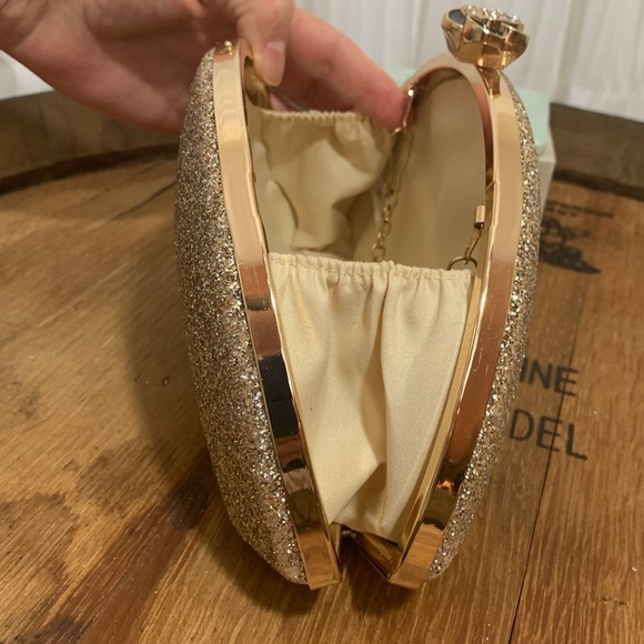Women's Gold Sparkle NWOT
Embellished Crossbody Clutch Bag - Picture 5 of 7